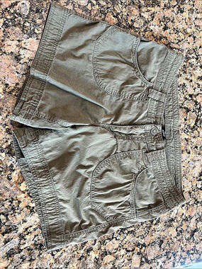 Kühl Cargo Shorts in Green Size 6